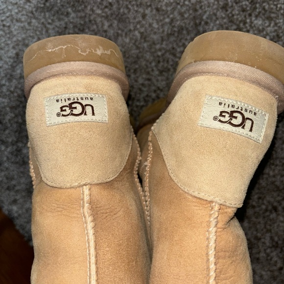 Light colored UGGS Australia size 7 - Picture 7 of 9